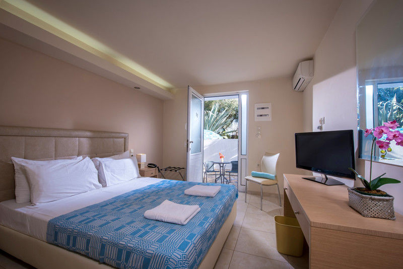 אניסאראס Hotel Oasis Beach (Adults Only) מראה חיצוני תמונה