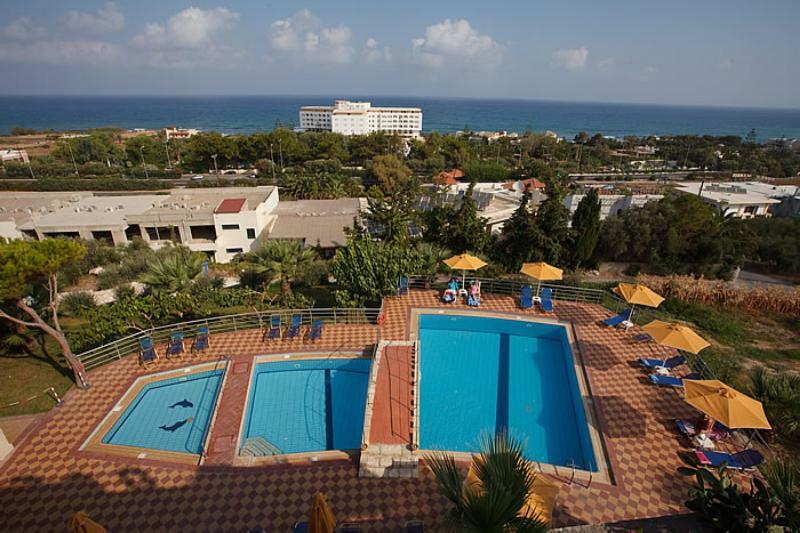 אניסאראס Hotel Oasis Beach (Adults Only) מראה חיצוני תמונה