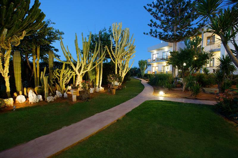 אניסאראס Hotel Oasis Beach (Adults Only) מראה חיצוני תמונה