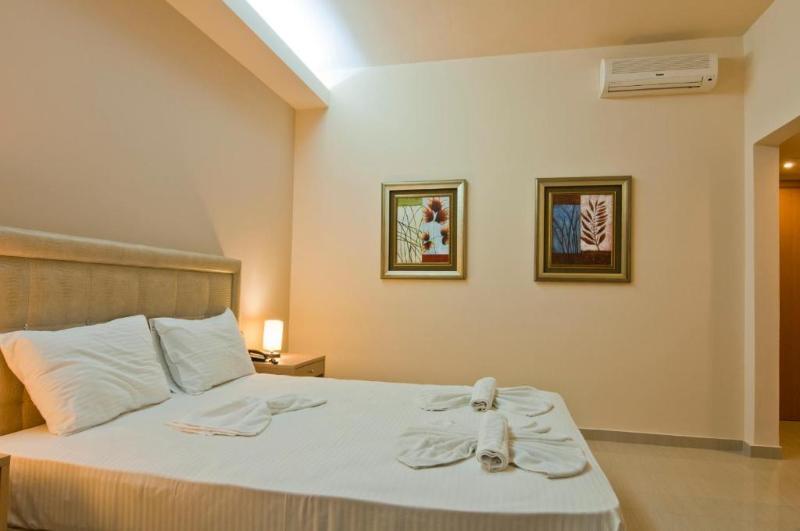 אניסאראס Hotel Oasis Beach (Adults Only) מראה חיצוני תמונה